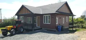 Farm & Garden Bungalow Retreat - Image 3