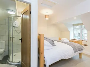 4 bedroom accommodation in Wardlow, near Buxton - Image 3