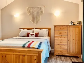 Cheerful 4 Bedroom Lakefront Cottage+Guest House Near Algonquin Park - Image 5