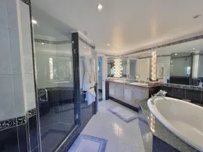 Reeds House on Reeds Bay. On the sea with Wonderful Sea Views From Every Room. - Image 2