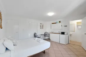 GORGEOUS STUDIO + 100M TO BEACH + POOL - Image 4