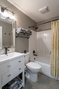 University Area Bungalow - The Moxie Harris House - Image 2