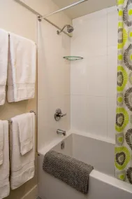 Kitsilano Oasis: Ny Have Suite med King Bed - Tilladelse 19-175893 ★ ★ ★ ★ ★ - Image 5