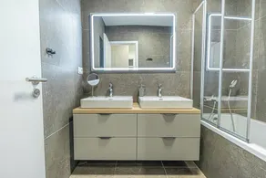 Premium 2BR & 1LR Apt with Skyline View - Image 3
