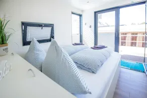 Cozy vacation home right on the water for 4 people - Image 4