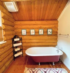 Custom, Spacious Lake-Front Log Cabin Estate: Hot Tub Shuffleboard & Pool Table - Image 5