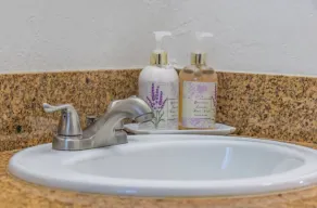 Comfortable Ukiah Home, Sleeps 8, Walk to Downtown - Image 3