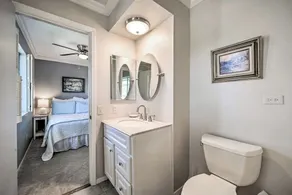 Snowbird-Friendly House with Game Room, Full Kitchen, Balcony & W/D - Image 3