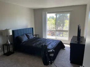 Lovely two bedroom with pool - Image 5