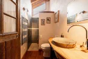 Chalet \"Alouette\" with Private Terrace, 2 Balconies & Wi-Fi - Image 4