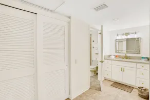 Beautiful Condo with Gorgeous Ocean Views from Balcony + Shared Pool & Free WiFi - Image 4