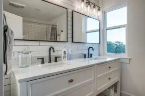 Charming 5 bed/3 ba Farmhouse +1bd/1ba game room + pool/hot tub w/opt event barn - Image 5