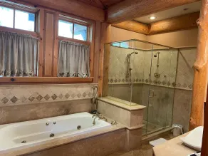 Cayuga Lodge South - Image 4