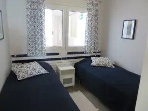 Appartement au 1er étage avec vue sur la mer, wifi gratuit, piscine communautaire. - Image 4