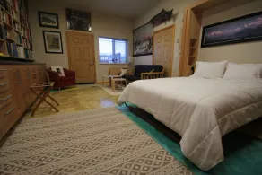 Cozy Studio apartment with a Courtyard - Image 3
