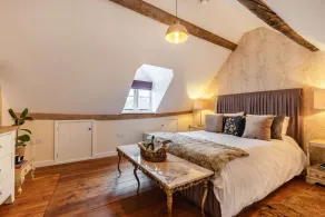 Pet friendly Cotswold holiday accommodation with two bedrooms - The Cotswold Guy Apartment - Image 5