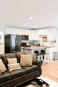 Downstairs Studio style apartment on the River - Image 5