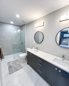 Blue Pearl Tri-Level 5 Bedroom 2 Kitchen Beach Haven Home in Grand Bend Ontario - Image 4