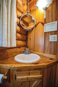 Ivy quaint tiny cabin creekside - Riverside Resort - Image 2
