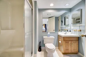 Powerful Penthouse - Lake View - Image 4