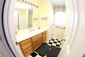 Pet friendly Leeward Cottage: Only a Few Steps to the Beach - Image 3