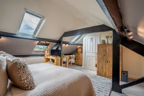 A family break that sleeps 5 guests  in 3 bedrooms - Image 5