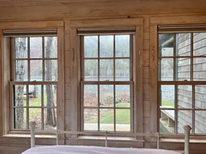 Cozy lakefront cottage w/seasonal hot tub. Mountain views, minutes to town/ocean - Image 5