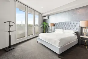 Elegant 1-Bed by Riverside Park & Amenities - Image 4