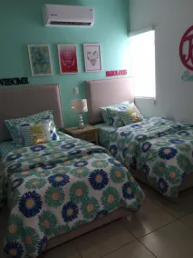 New, Stunning, Beautiful Decorated, Spacious House - 5min walk to the beach - Image 4