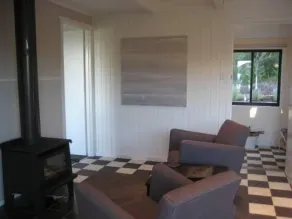 La Cabane - 1 Bedroom Beachside Cottage - Image 2