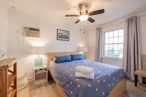 Cozy home w/ heated pool, hot-tub & ping-pong in Bellport Village - Image 5