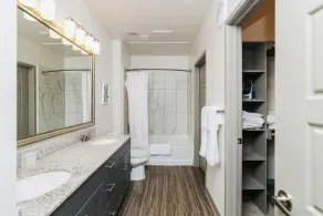 Landing Stylish 1BD Pool Yoga Studio - Image 4