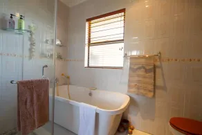Superb home in the heart of Sandton - Image 4