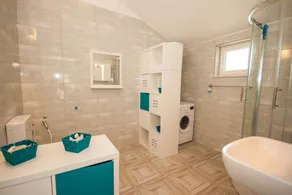 Cozy Couple's Paradise - Pet Friendly, Parking Included - Image 2