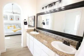 King Bed - Downtown Gilbert - Hot Tub, Pool, Entertainment, Arcades + Projector! - Image 2