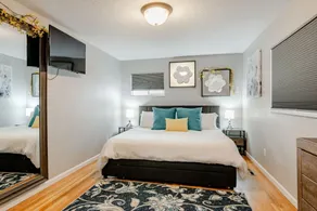 4 Bedrooms and 5 Beds with Game Room Only 5 min Drive to College and Perfect for Family's - Image 2