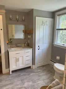 5 bed 2Bath fully remodeled farmhouse near Beaches, Portland, Airport & Hiking - Image 4