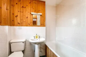 Große Lodge in 3 Hektar mit herrlichem Blick auf das Exmoor, 1, 5 Meilen zu Fuß zu Geschäften und Pubs mit Strand dahinter - Image 2