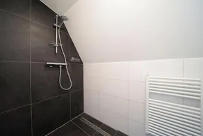 Villa with 6 bedrooms, 2 bathrooms and a terrace - Image 2