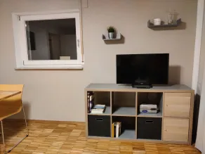 Luminoso appartamento moderno in una posizione tranquilla con ingresso e patio propri - Image 2