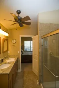 3BR/2BA Lakefront Property, Includes Boat Slip - Image 2