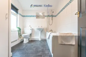 3 Bedroom Contractor Accommodation in Preston | Ideal for Long or Short Stays - Image 2