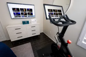 GROSS, PRIVATE Yard & Salzwasser, Beheizter Pool / Spa • Smart Home • Virtuelle 3D-Tour! - Image 2