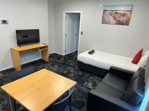 Lorne Apartments - Image 4