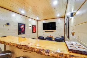 Lakeside Bear Lodge - Image 3