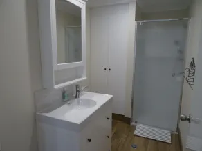 Spacious, 1 Bedroom Apartment FREE Wi-Fi - Image 4