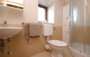 Acomodações de 3 quarto em Lozovac - Image 4