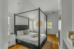 Updated and dog-friendly, close to seasonal activities with yard, & washer/dryer - Image 5
