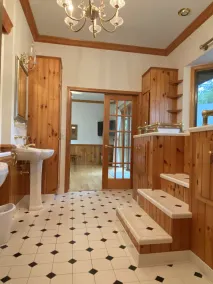 Views, hot tub, spacious 3Bd, 3Ba w Tesla Charger - Image 2
