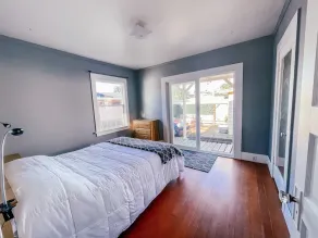Downtown Two Bedroom Craftsman Home- 2 Minute Walk to the Plaza - Image 3